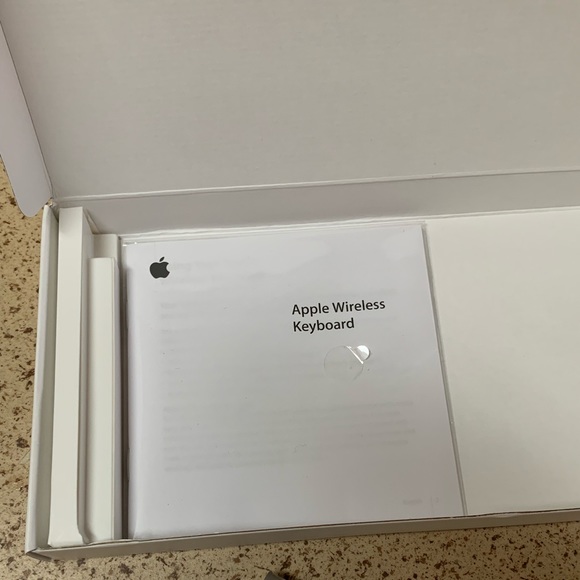 Apple Wireless Keyboard - Picture 2 of 7